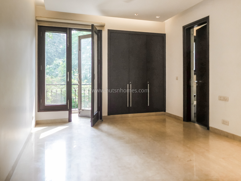 4 BHK Flat For Rent in West End Colony