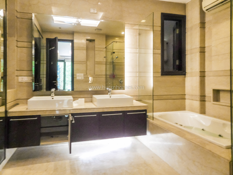 4 BHK Flat For Rent in West End Colony