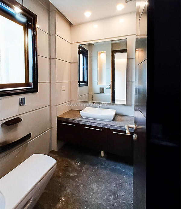 4 BHK Flat For Rent in West End Colony