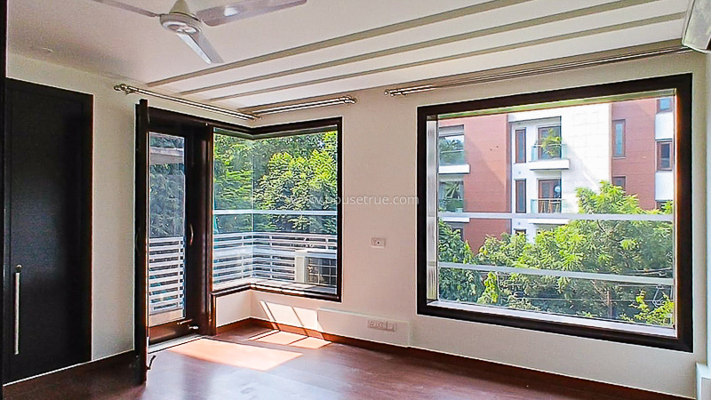 4 BHK Flat For Rent in West End Colony