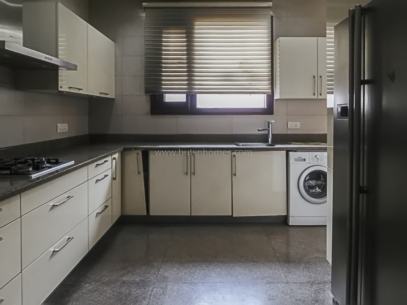4 BHK Flat For Rent in West End Colony