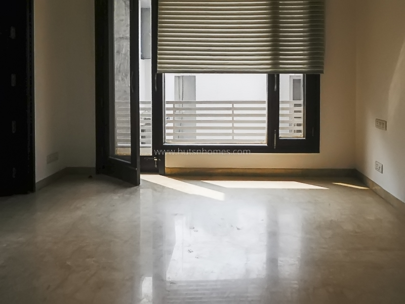 4 BHK Flat For Rent in West End Colony
