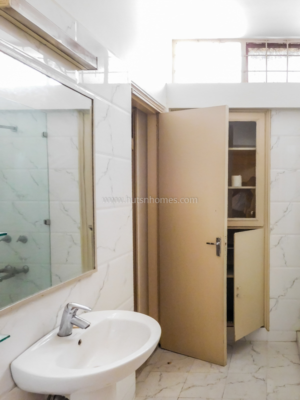 3 BHK Flat For Rent in New Friends Colony