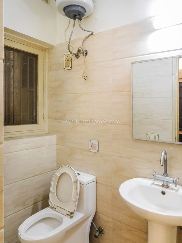 3 BHK Flat For Rent in New Friends Colony