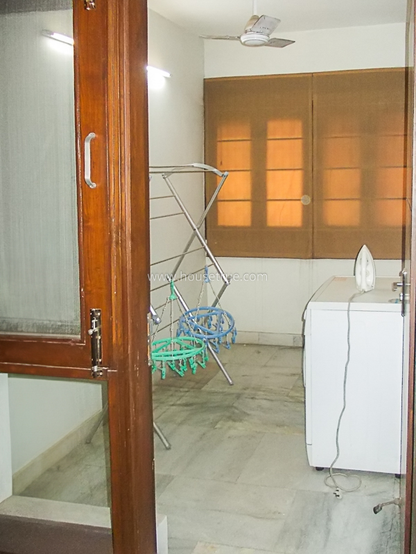 2 BHK Flat For Rent in New Friends Colony