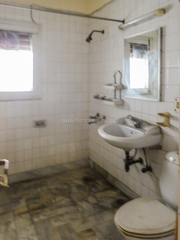 8 BHK House For Rent in New Friends Colony