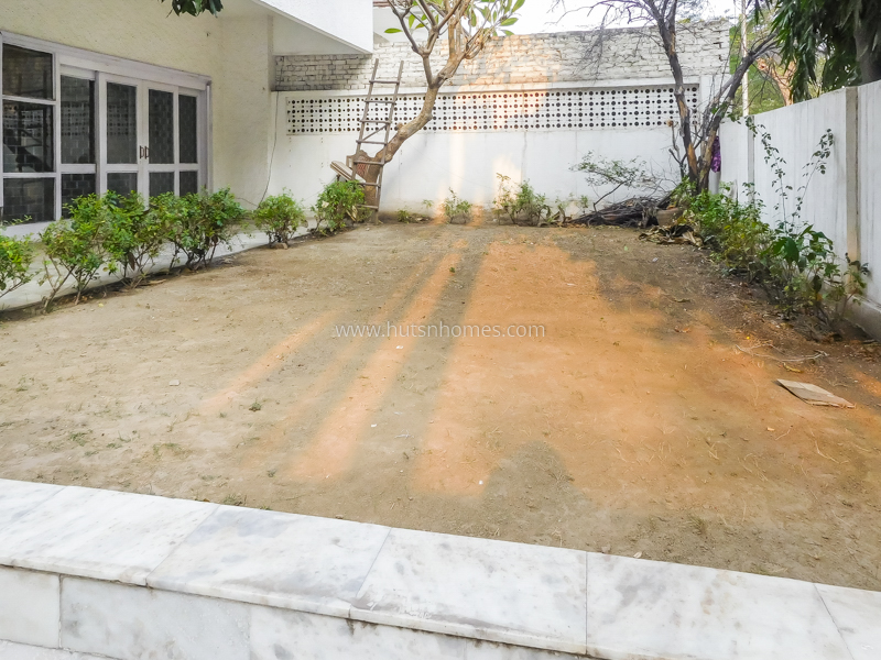 8 BHK House For Rent in New Friends Colony