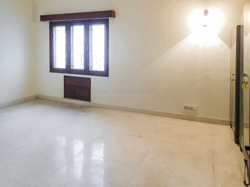 8 BHK House For Rent in New Friends Colony
