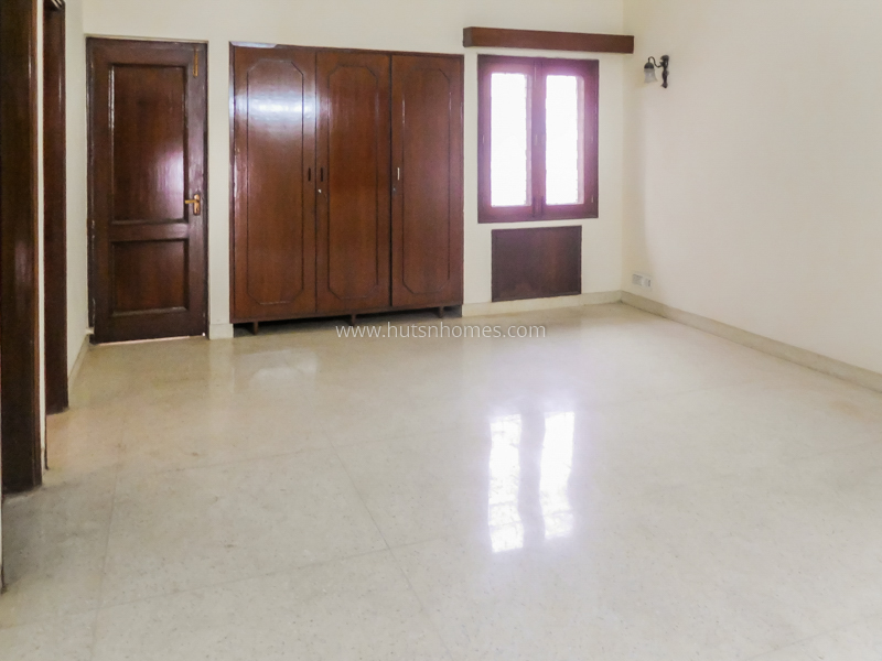 8 BHK House For Rent in New Friends Colony