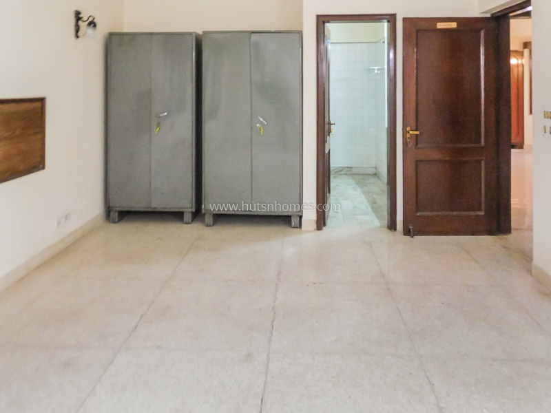 8 BHK House For Rent in New Friends Colony