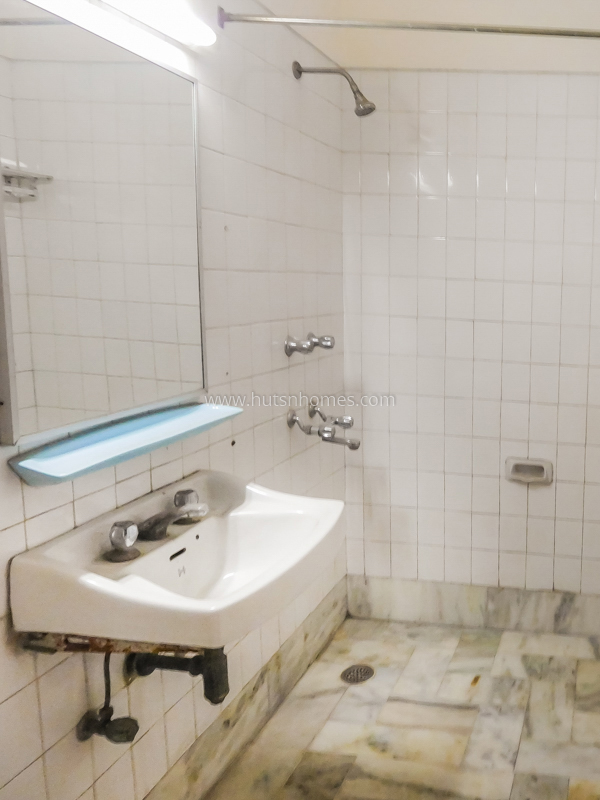 8 BHK House For Rent in New Friends Colony