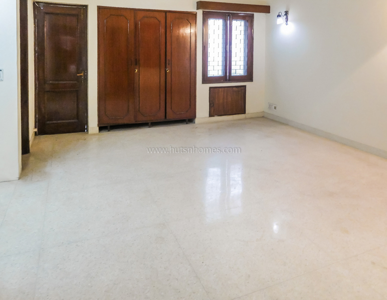8 BHK House For Rent in New Friends Colony