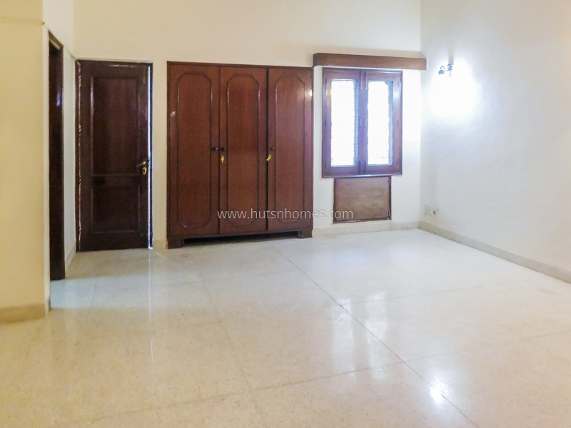 8 BHK House For Rent in New Friends Colony