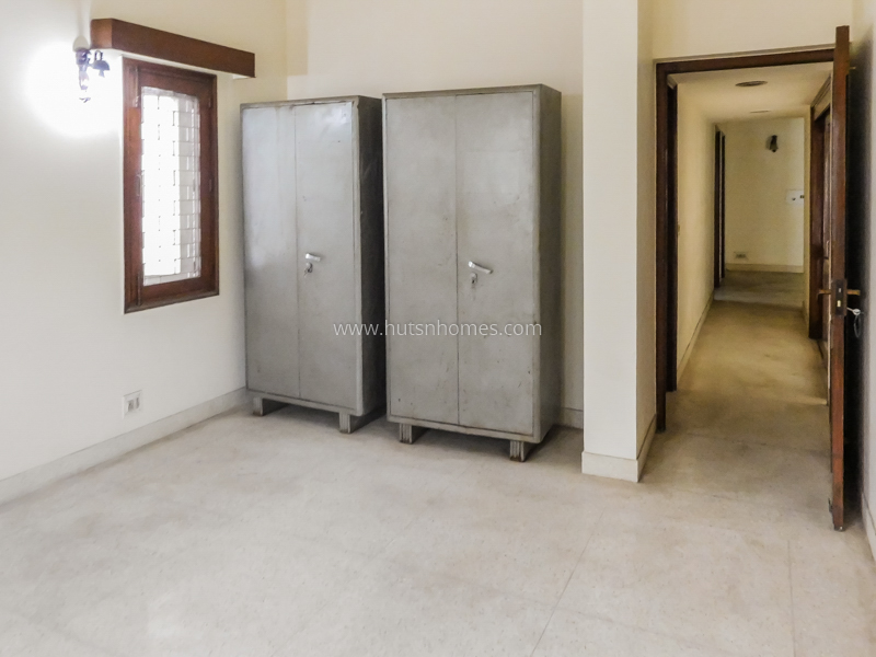 8 BHK House For Rent in New Friends Colony