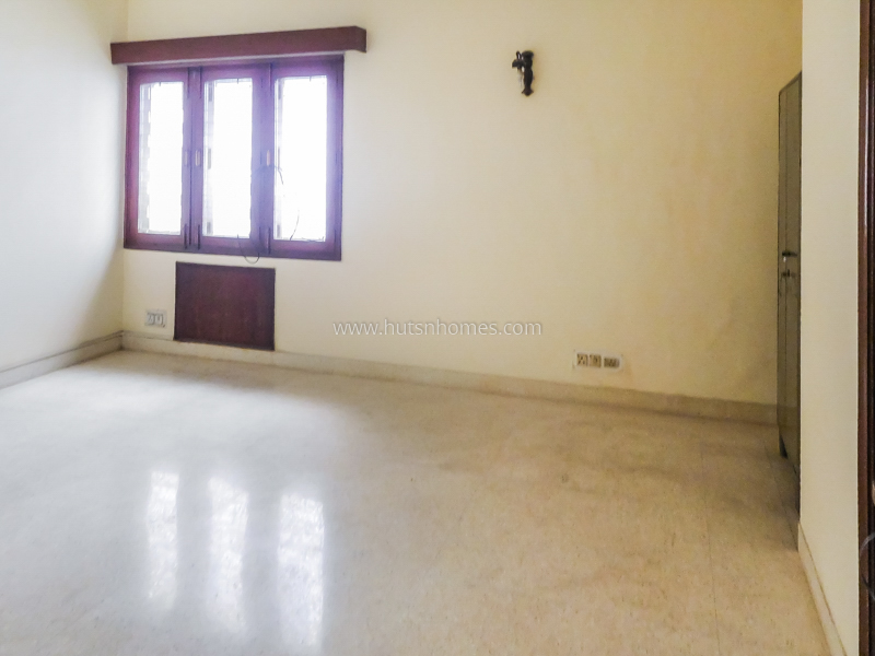 8 BHK House For Rent in New Friends Colony