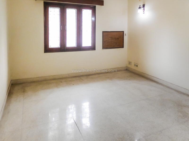 8 BHK House For Rent in New Friends Colony