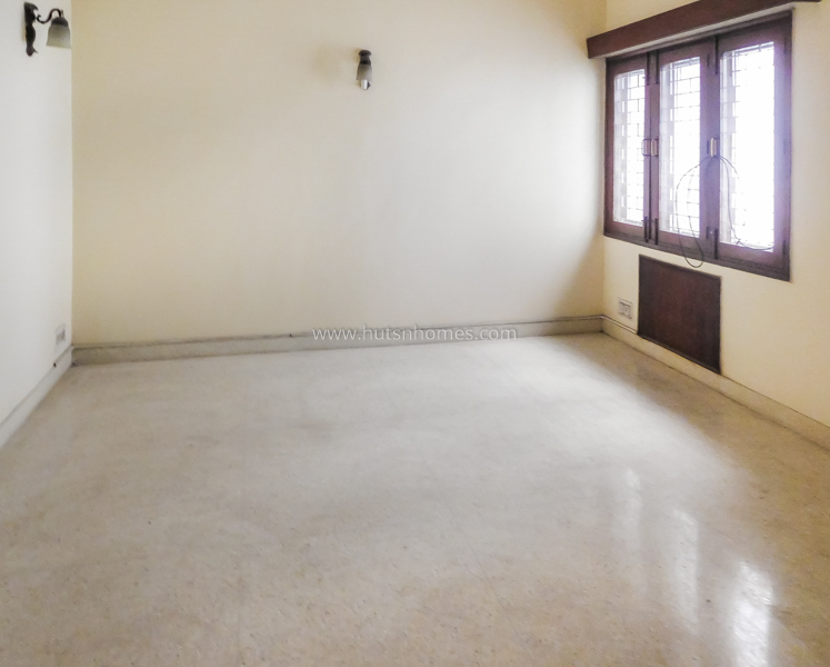 8 BHK House For Rent in New Friends Colony