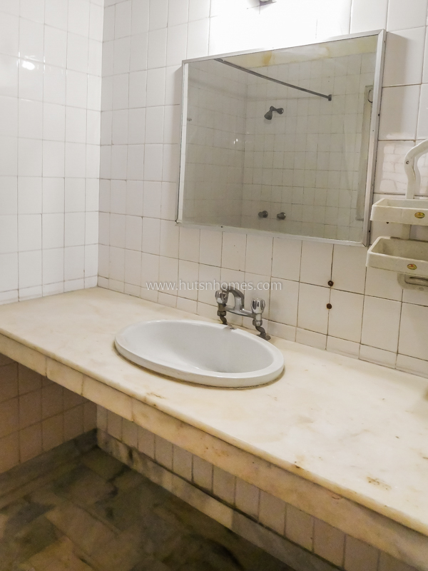 8 BHK House For Rent in New Friends Colony