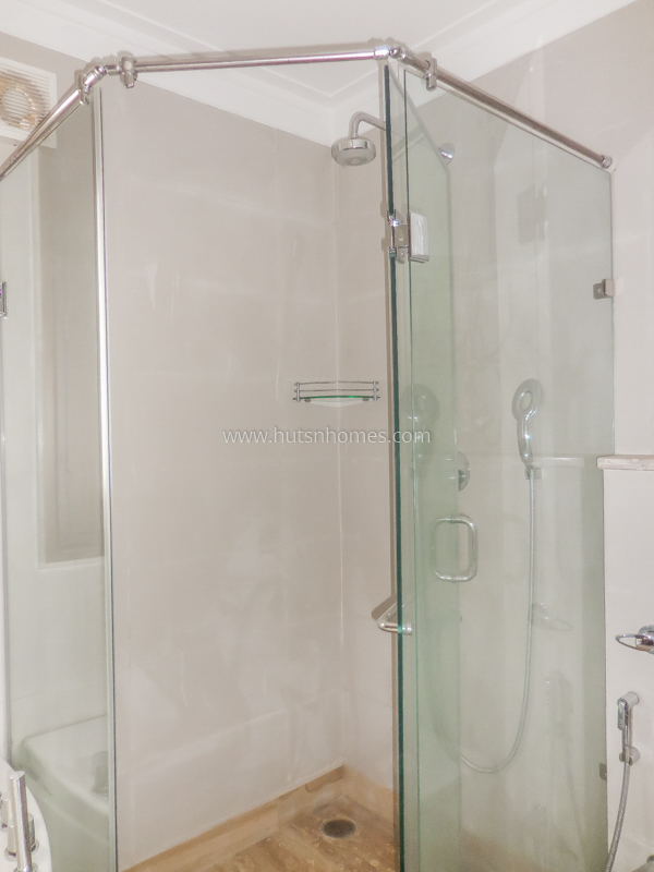 3 BHK Flat For Rent in Defence Colony