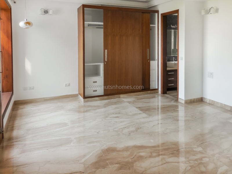 3 BHK Flat For Rent in Defence Colony