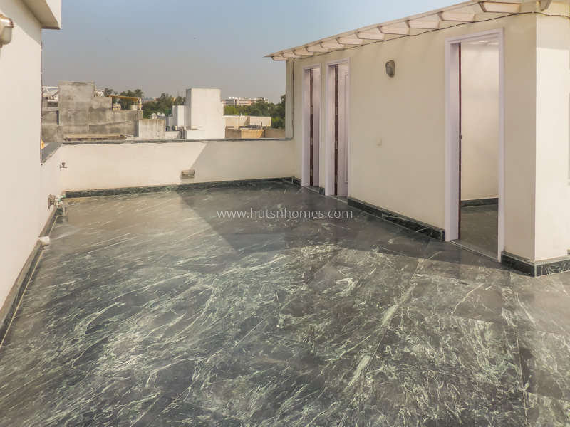 3 BHK Flat For Rent in Defence Colony