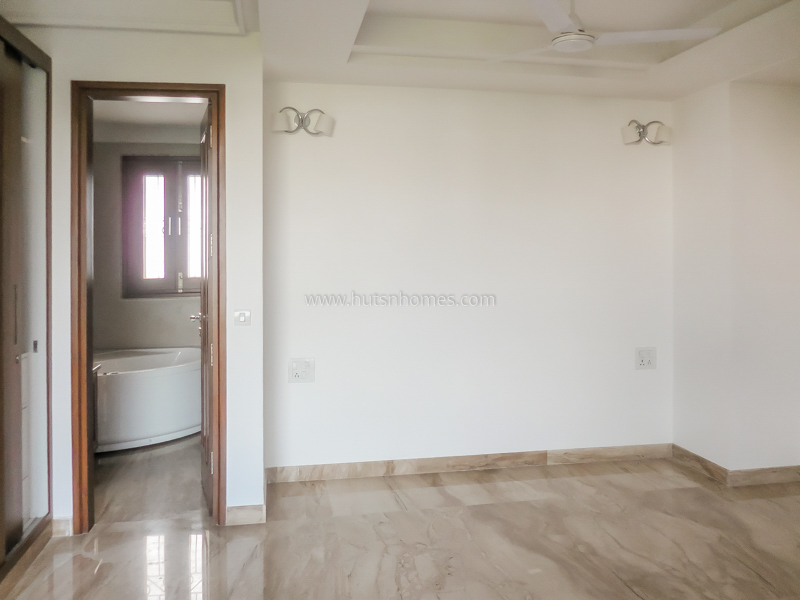 3 BHK Flat For Rent in Defence Colony
