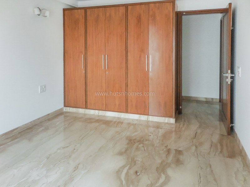 3 BHK Flat For Rent in Defence Colony