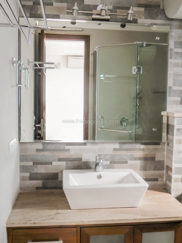 3 BHK Flat For Rent in Defence Colony