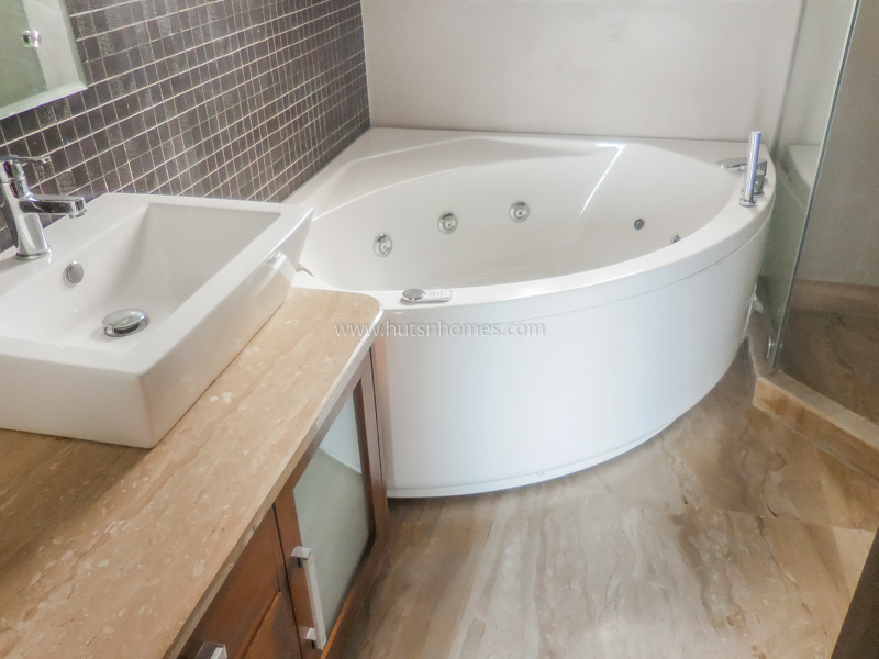 3 BHK Flat For Rent in Defence Colony