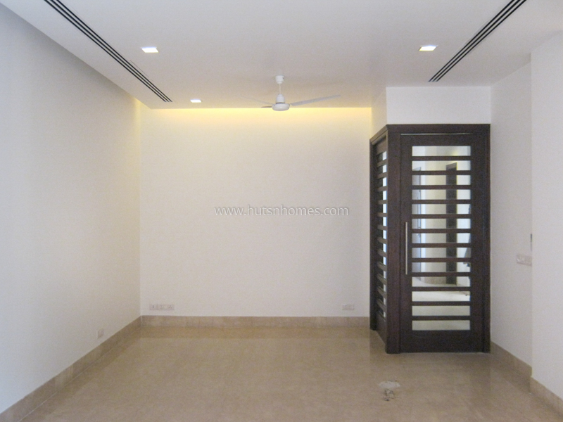 4 BHK Flat For Rent in Vasant Vihar