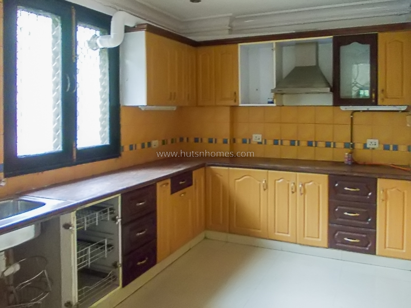 4 BHK Flat For Rent in Vasant Vihar