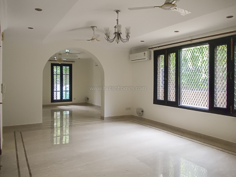 4 BHK Flat For Rent in Vasant Vihar