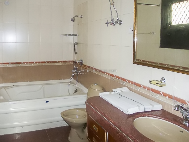 4 BHK Flat For Rent in Vasant Vihar