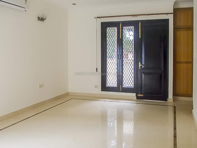 4 BHK Flat For Rent in Vasant Vihar