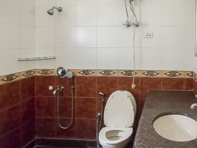 4 BHK Flat For Rent in Vasant Vihar