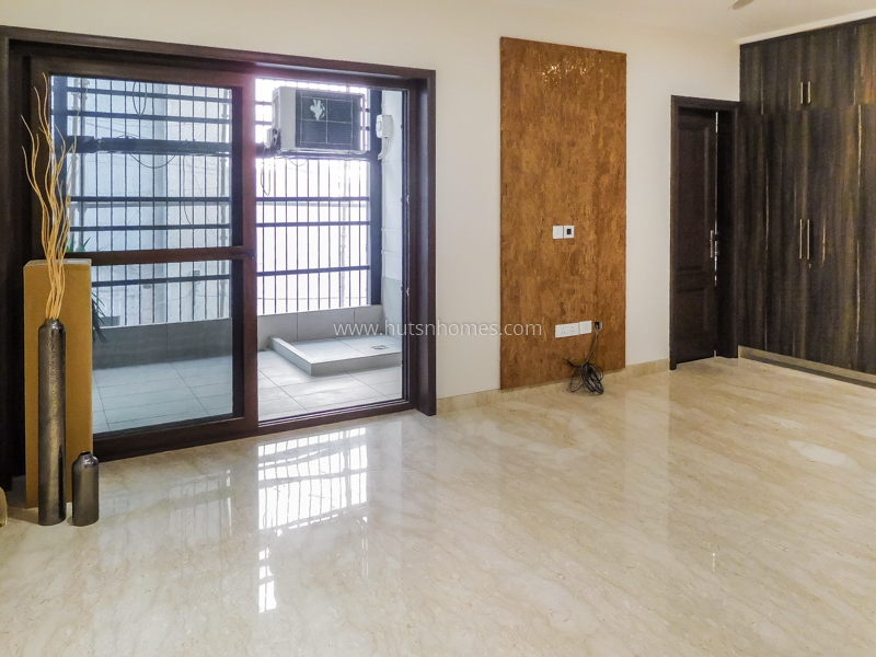 3 BHK Flat For Rent in Defence Colony
