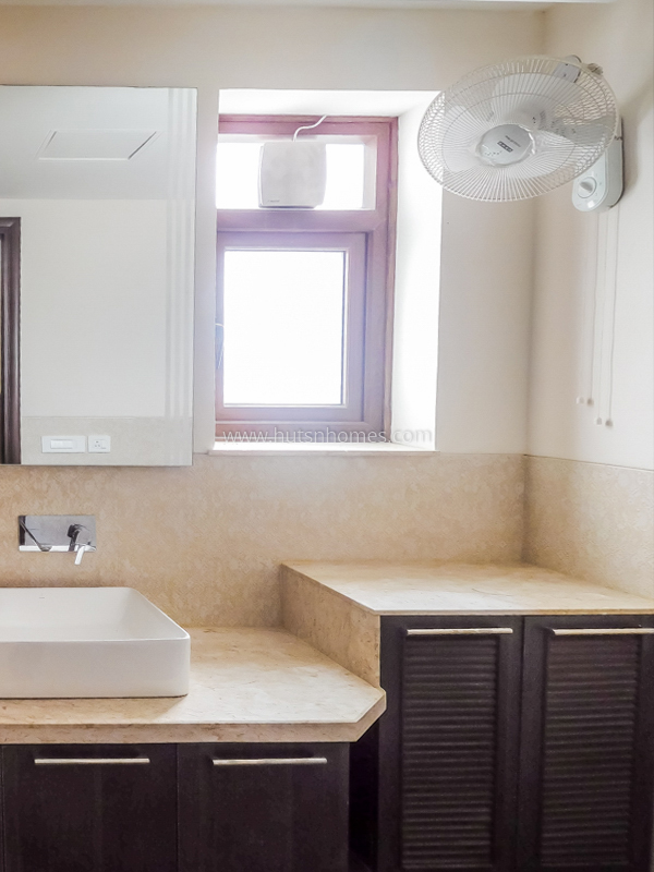 3 BHK Flat For Rent in Defence Colony