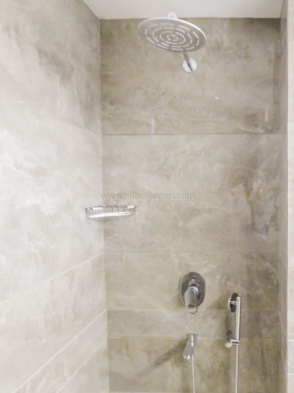 3 BHK Flat For Rent in Defence Colony