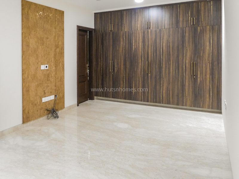 3 BHK Flat For Rent in Defence Colony