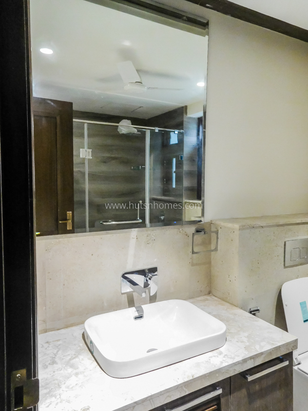 3 BHK Flat For Rent in Defence Colony