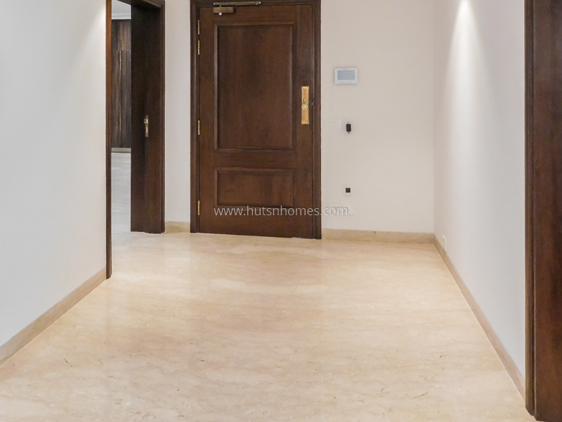 3 BHK Flat For Rent in Defence Colony