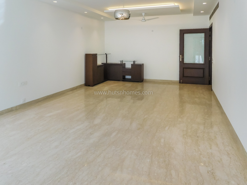 3 BHK Flat For Rent in Defence Colony