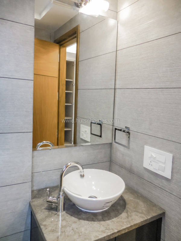 4 BHK Flat For Rent in Anand Niketan