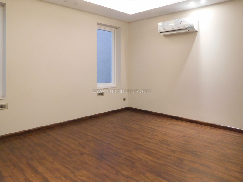 4 BHK Flat For Rent in South Extension 2