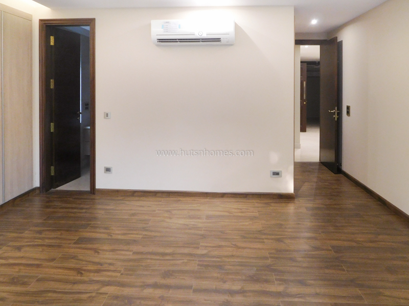 4 BHK Flat For Rent in South Extension 2