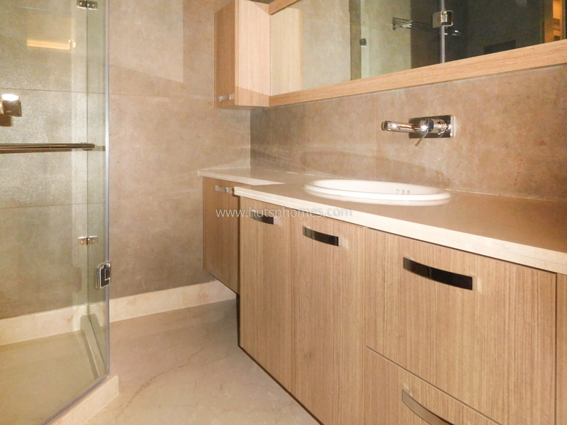 4 BHK Flat For Rent in South Extension 2