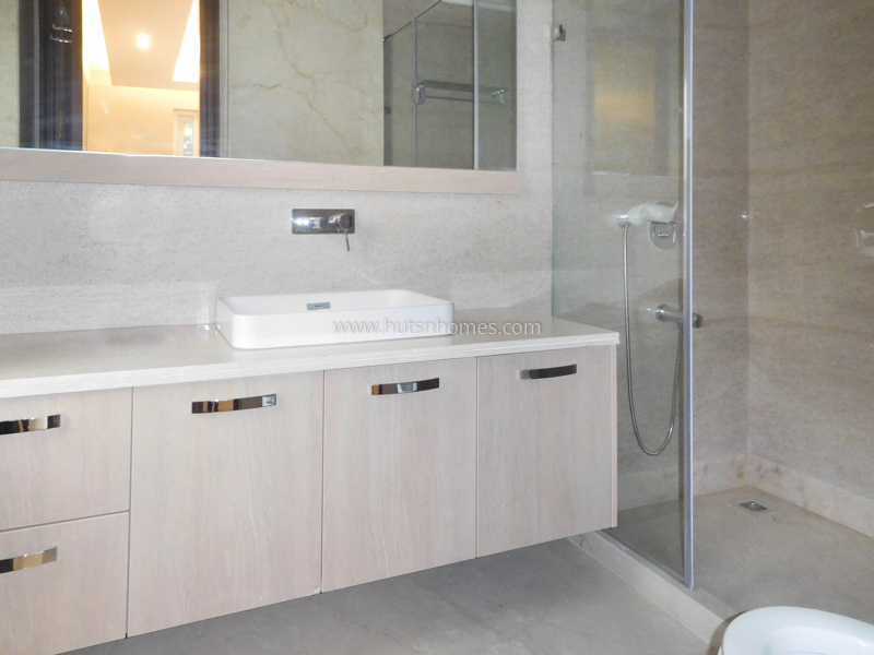 4 BHK Flat For Rent in South Extension 2