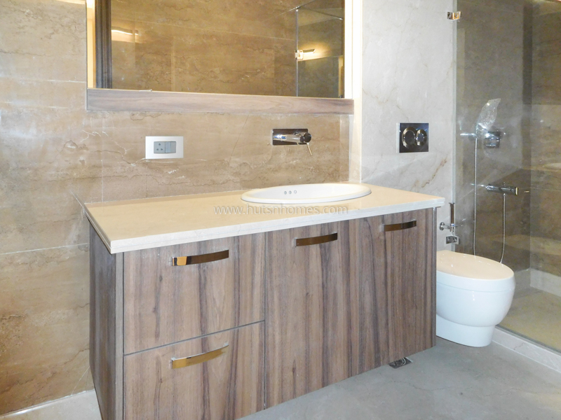 4 BHK Flat For Rent in South Extension 2