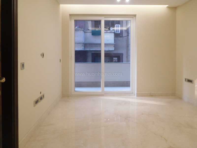 4 BHK Flat For Rent in South Extension 2