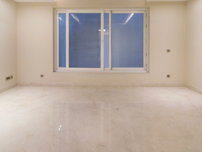 4 BHK Flat For Rent in South Extension 2